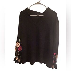 Black Floral Embroidered Top 2x